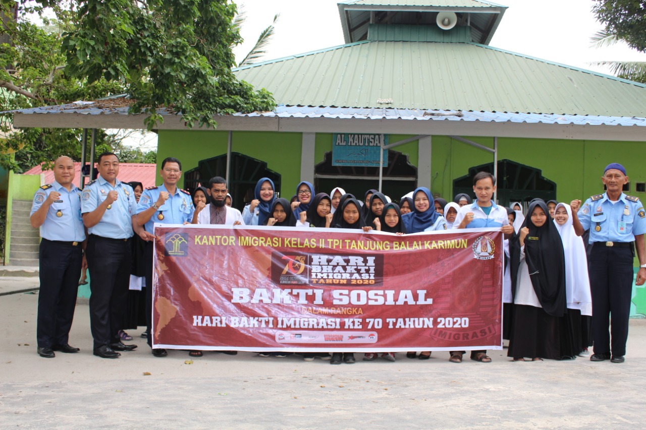 Kegiatan Bakti Sosial Dalam Rangka Hari Bhakti Imigrasi Ke 70