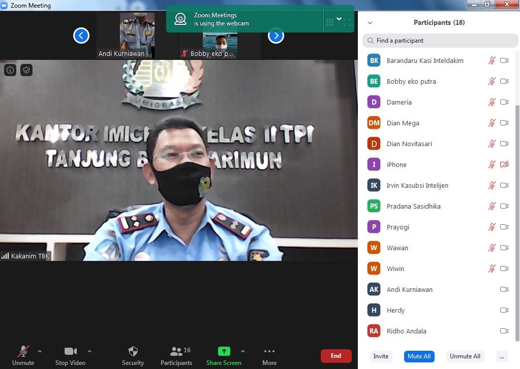 Kegiatan Apel Virtual Pejabat struktural dan pegawai di lingkungan Kantor Imigrasi Kelas II TPI Tanjung Balai Karimun melalui Aplikasi Zoom