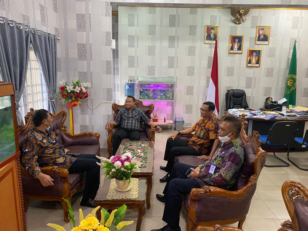 Kepala Kantor Imigrasi Kelas II TPI Tanjung Balai Karimun Mengunjungi Ketua Pengadilan Negeri Karimun