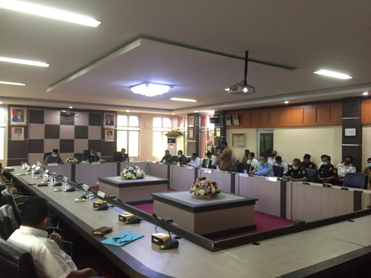 Kepala Kantor Imigrasi Kelas II TPI Tanjung Balai Karimun, Bapak Lutfi, SE., MM., menghadiri Acara Rapat Koordinasi Terkait Permasalahan Hambatan Investasi Terhadap PT.Grace Rich Marine