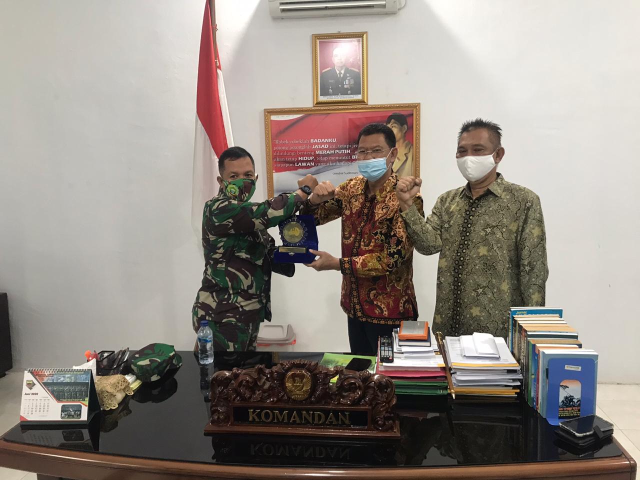 Kepala Kantor Imigrasi Kelas II TPI Tanjung Balai Karimun Mengunjungi Komandan Distrik Militer (DanDim) Karimun