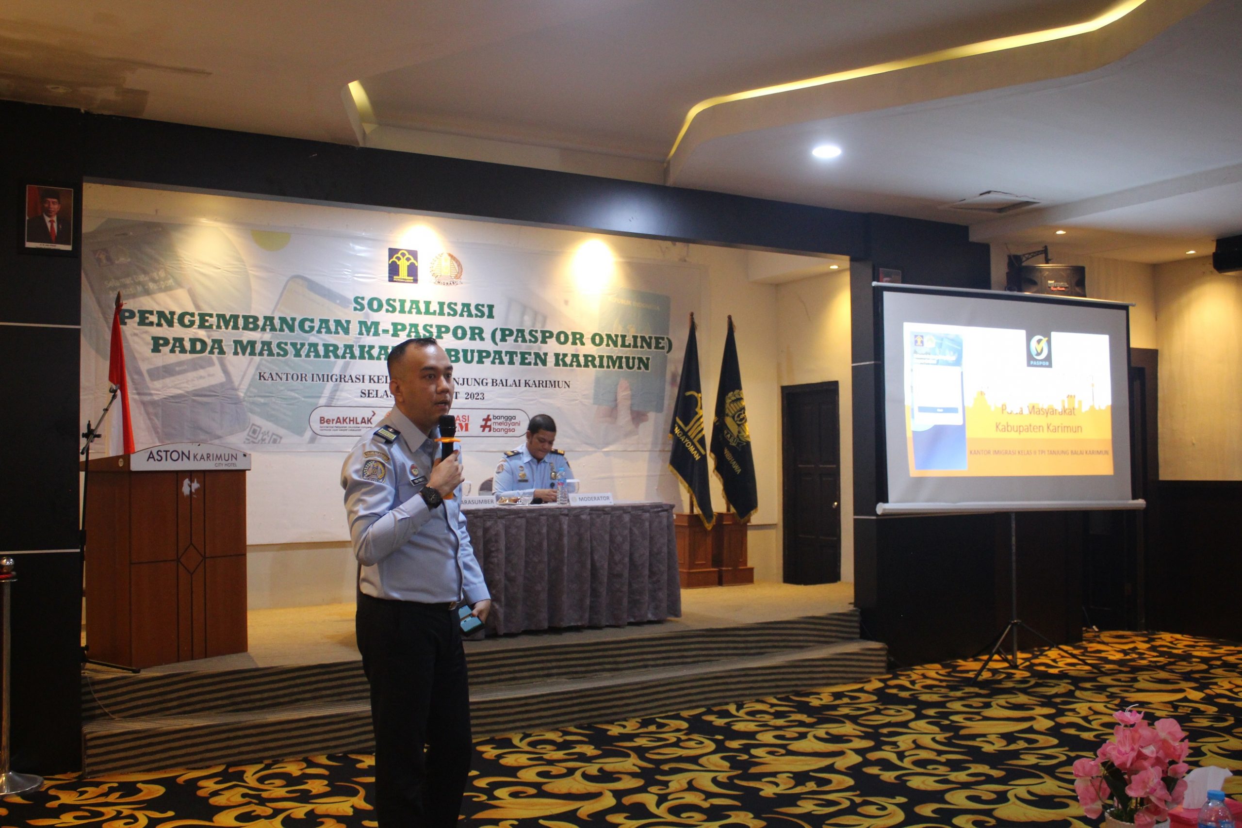 IMIGRASI KARIMUN SOSIALISASIKAN PENGEMBANGAN M-PASPOR KE MASYARAKAT