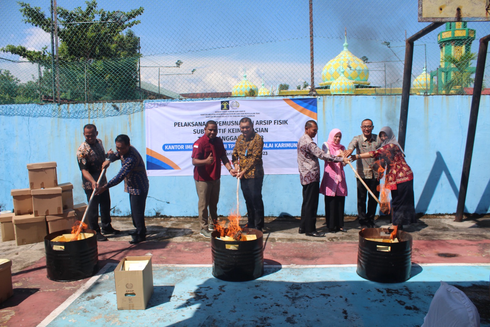 TINGKATKAN EFISIENSI DAN EFEKTIVITAS RUANG PENYIMPANAN ARSIP IMIGRASI KARIMUN LAKSANAKAN PEMUSNAHAN ARSIP