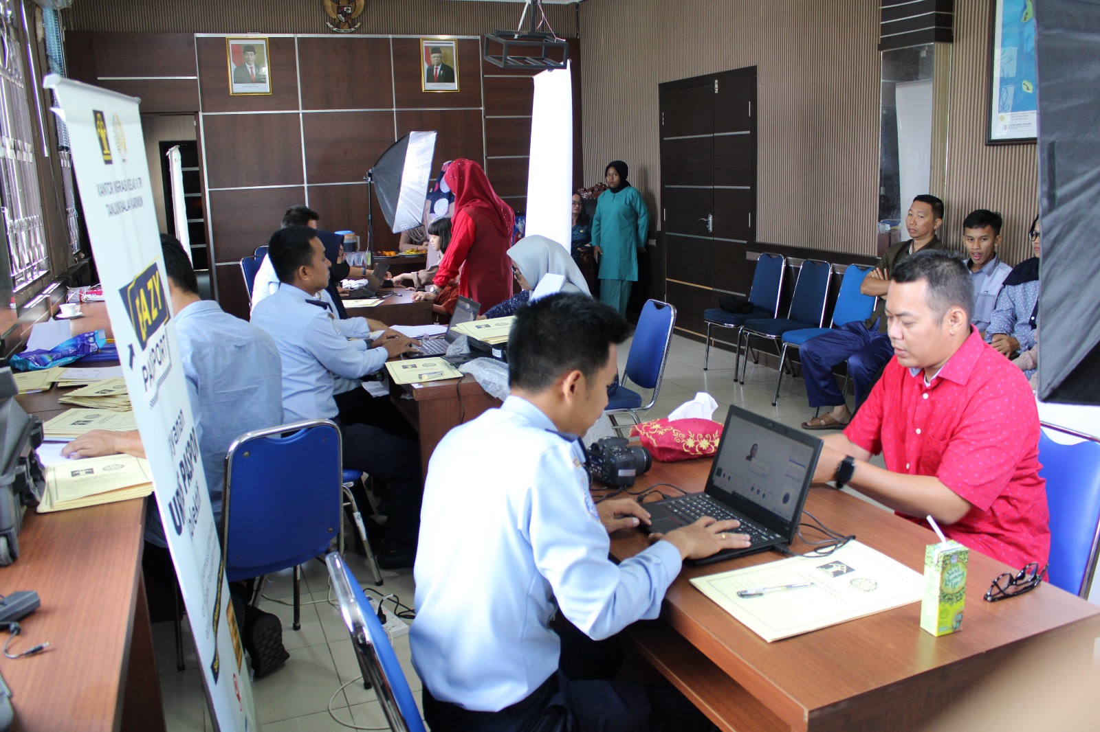 KOMITMEN DALAM PENINGKATAN PELAYANAN PUBLIK, IMIGRASI KARIMUN KEMBALI GELAR EAZY PASSPORT