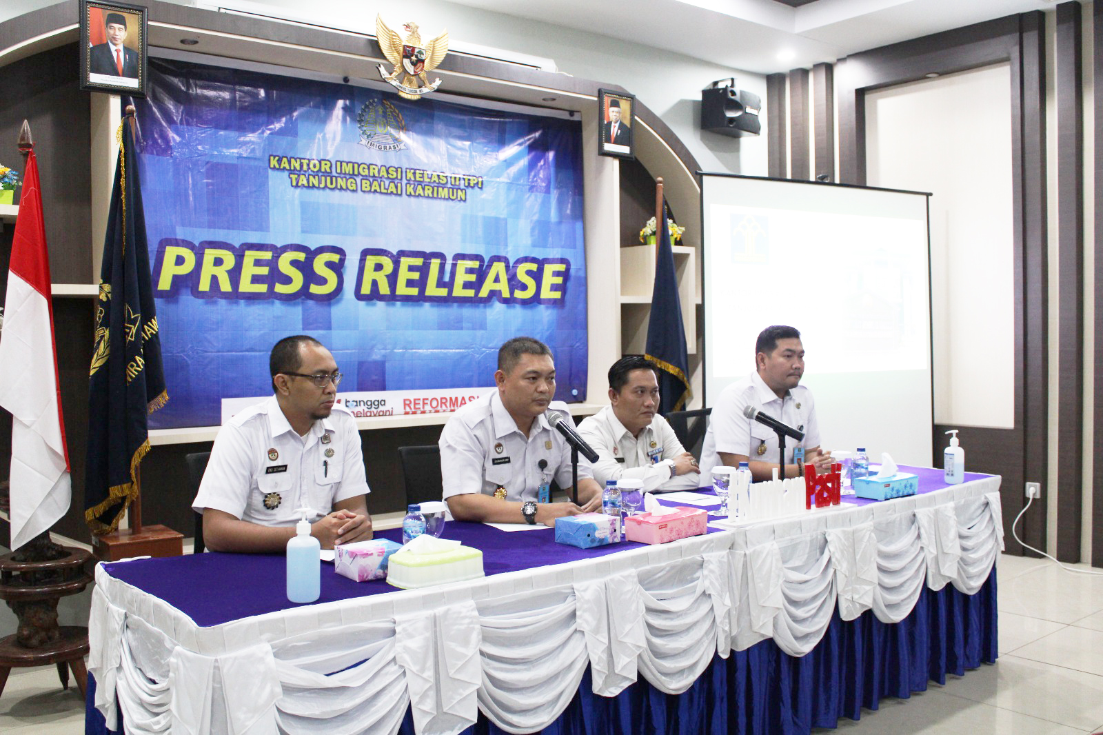 IMIGRASI KARIMUN CEGAH RATUSAN KEBERANGKATAN CALON PMI NONPROSEDURAL