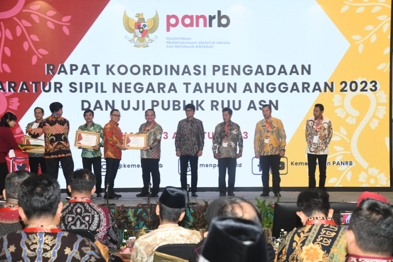Tata Kelola Pengadaan ASN Terbaik, Kemenkumham Terima Penghargaan dari Menpan RB.