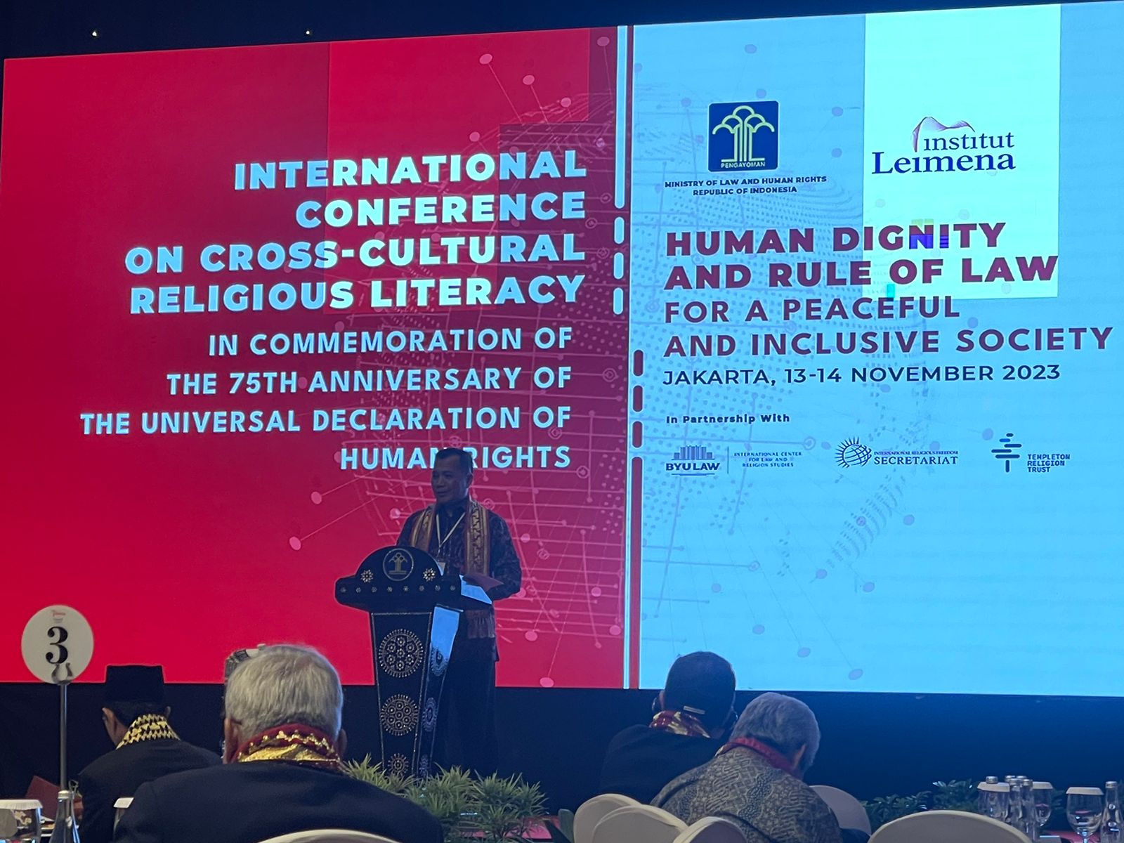 MENKUMHAM TEKANKAN PENTINGNYA LITERASI KEAGAMAAN LINTAS BUDAYA