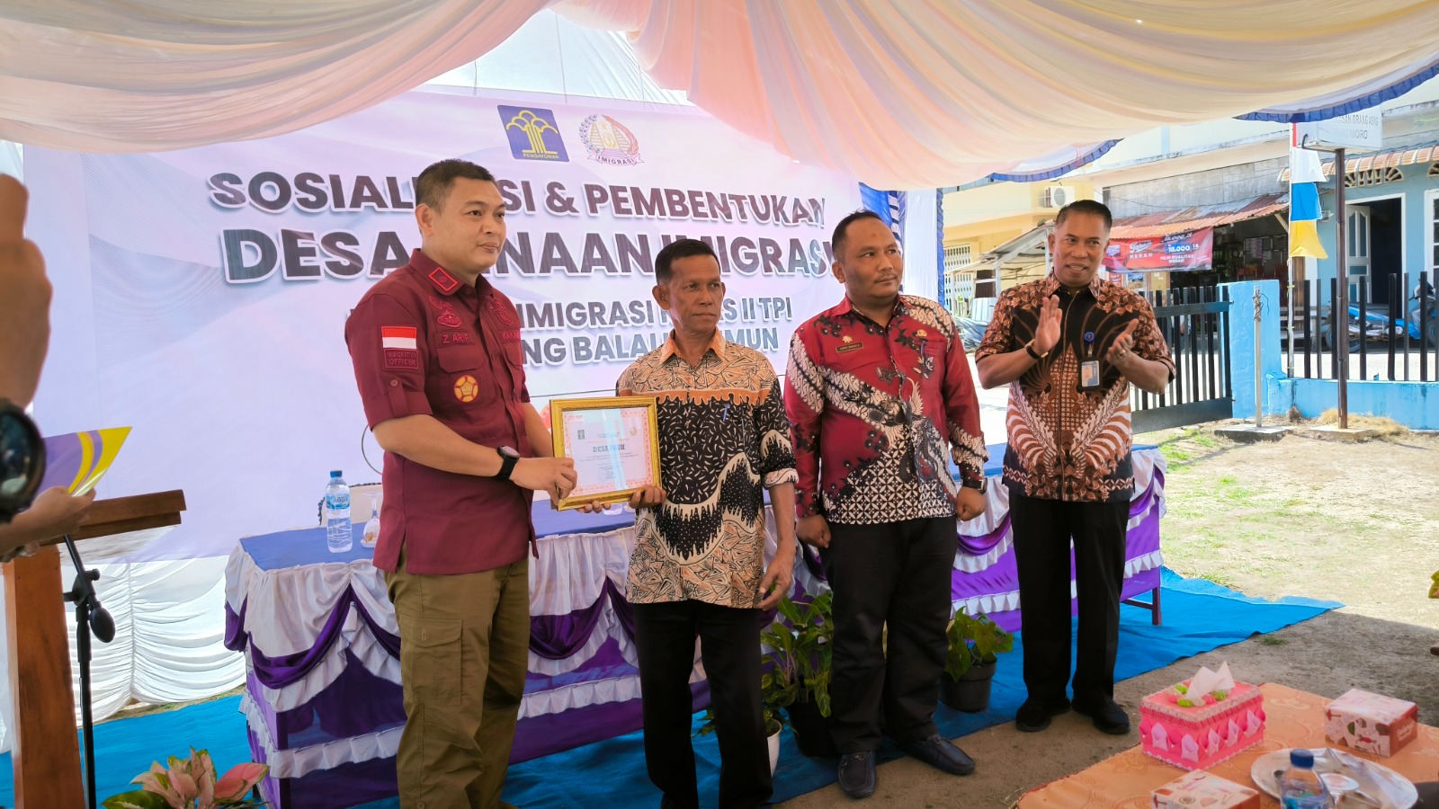 PEMBENTUKAN DESA BINAAN IMIGRASI DI DESA PAUH PULAU MORO KARIMUN