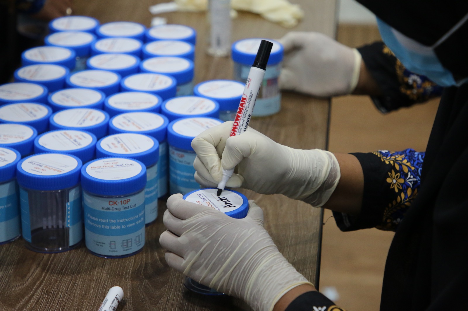 KOMITMEN JAGA INTEGRITAS, HASIL TES URINE SELURUH PEGAWAI KANWIL KEMENKUMHAM KEPRI NEGATIF