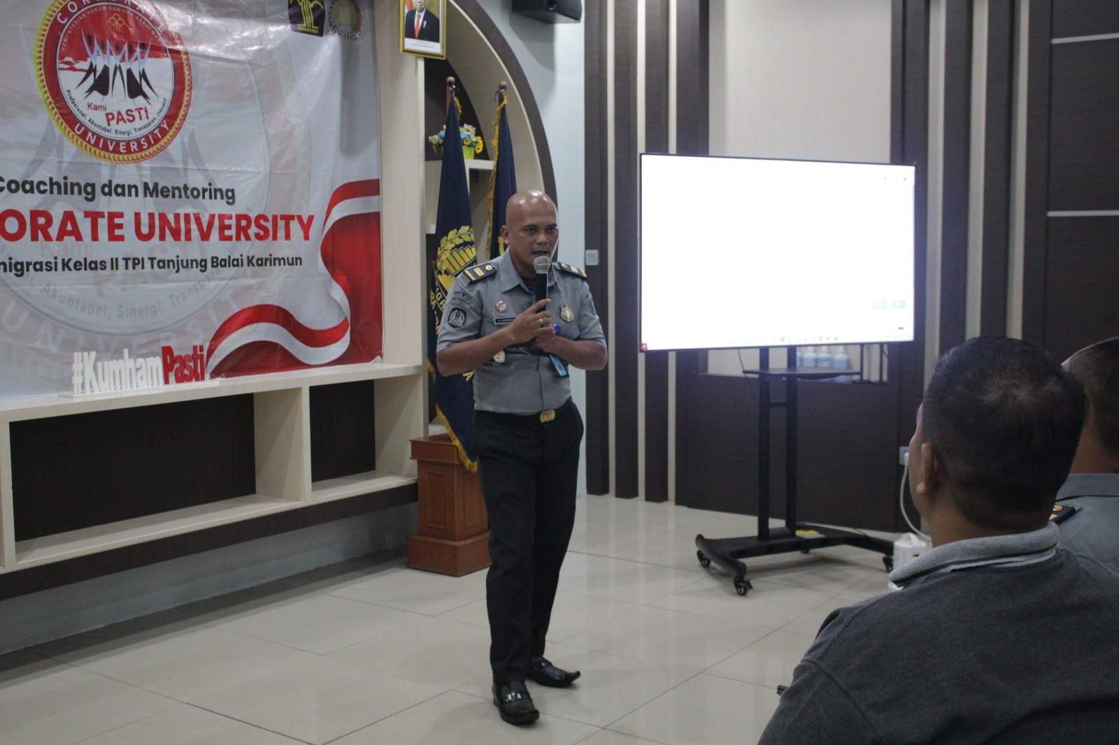 CORPORATE UNIVERSITY TENTANG APLIKASI SRIKANDI